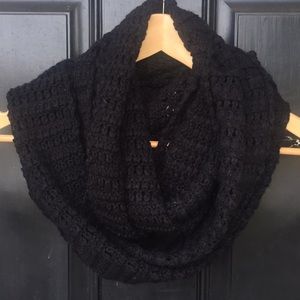 Victoria’s Secret Black Knitted Infinity Scarf